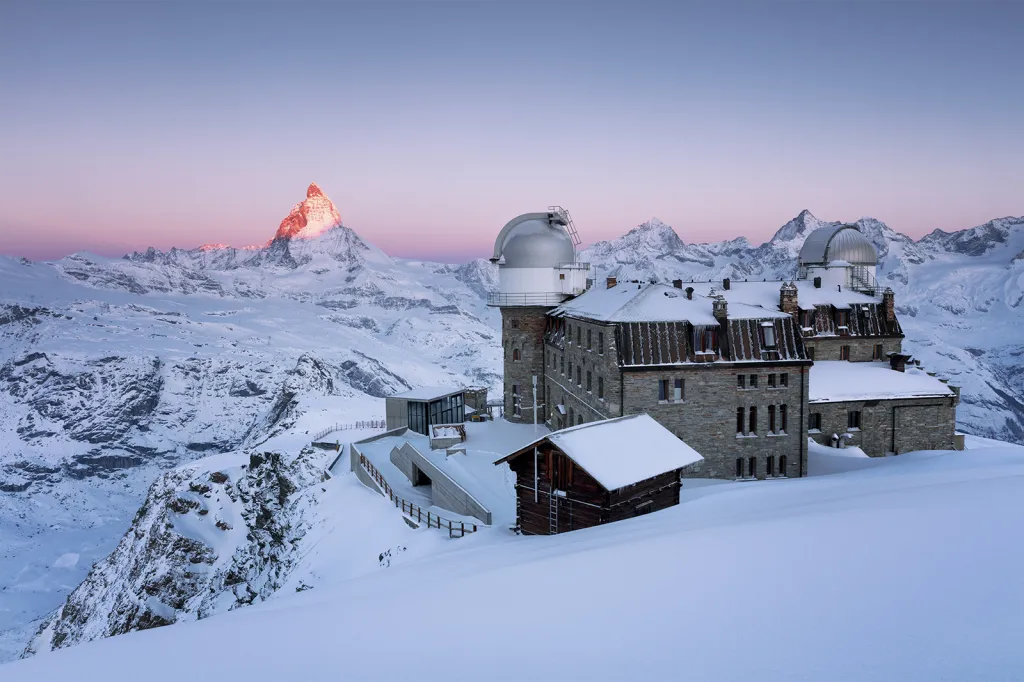 Vítěz Národní ceny Slovenska. Matterhorn při východu slunce fotografovaný ve výšce 3100 m.n.m. z nejvýše položeného hotelu ve švýcarských Alpách.