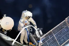 Díra na ISS nemohla být vyvrtaná zevnitř, tvrdí ruští experti po průzkumu stanice