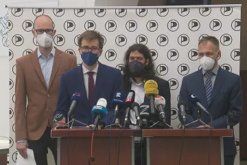 Piráti na Babiše podají žalobu za výrok, že chtějí do domácností nastěhovat migranty