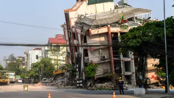 Následky silného zemětřesení v Mandalaji