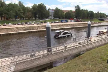 Lodní doprava na Vltavě láme rekordy. Přibývá i nehod na řekách