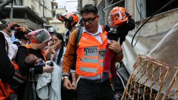 Následky íránského úderu v izraelském městě Bnej Brak (1. dubna 2026)