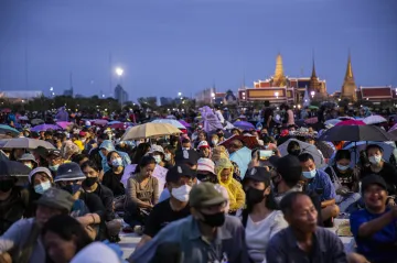 „Nic nefunguje a lidi nemají peníze.“ Tisíce Thajců protestují v Bangkoku proti vládě