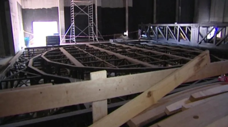 Točna s posuvnými stoly - srdce jeviště