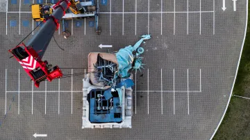 Silný vítr povalil brazilskou repliku Sochy svobody ve městě Guaiba