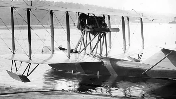 Rok 1919 a první stroj společnosti, dvouplošný létající člun Boeing B-1