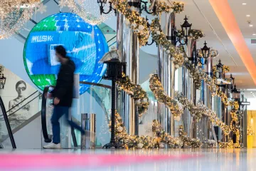 I nákup zvyšuje riziko přenosu, varuje Blatný a vyzývá k omezení pohybu