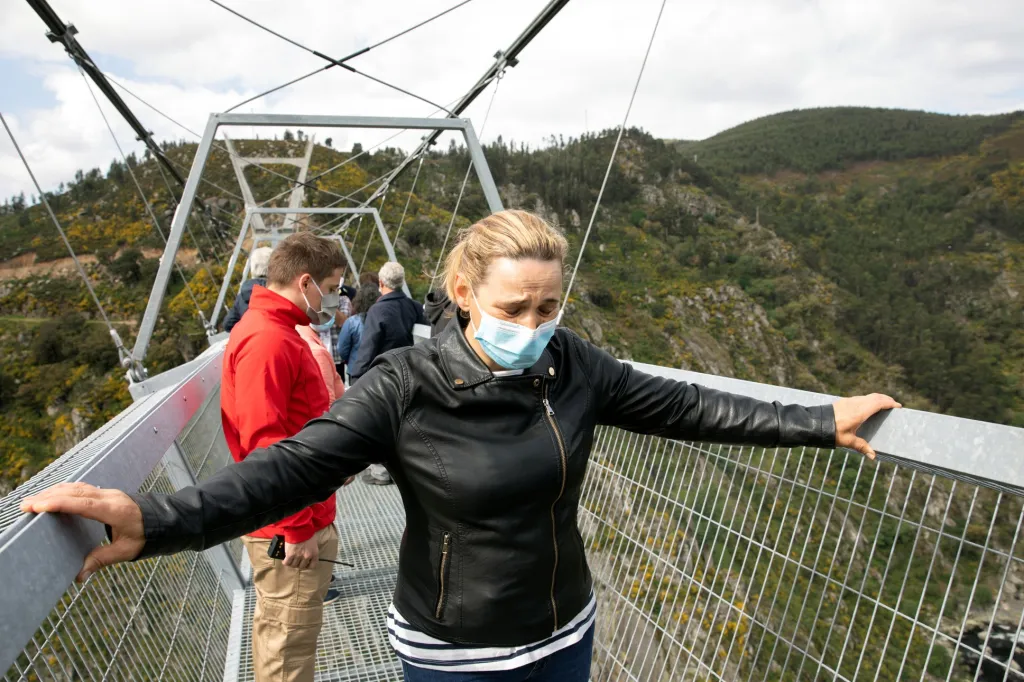 Portugalci otevřeli nejdelší visutý most pro chodce na světě nazvaný „516 Arouca"