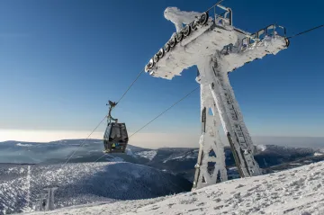 Meteorologové varují před větrem. Na Sněžce dosáhl v nárazech síly orkánu