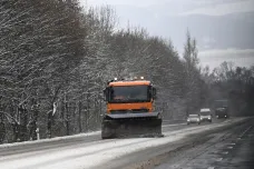 Česko zasype sníh, mrazy budou i o víkendu. Meteorologové varují před dopravními komplikacemi