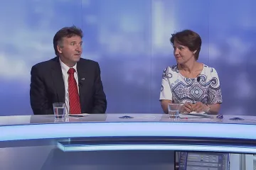 Pojišťovny syslí peníze a nikdo neví proč, říká Kubek. Rezervy jsou nutné, namítá ministerská tajemnice