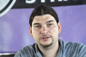 Ženy mají dostat možnost zvolit nepřechýlené příjmení. Současný stav je nutí ke lži, tvrdí poslanec