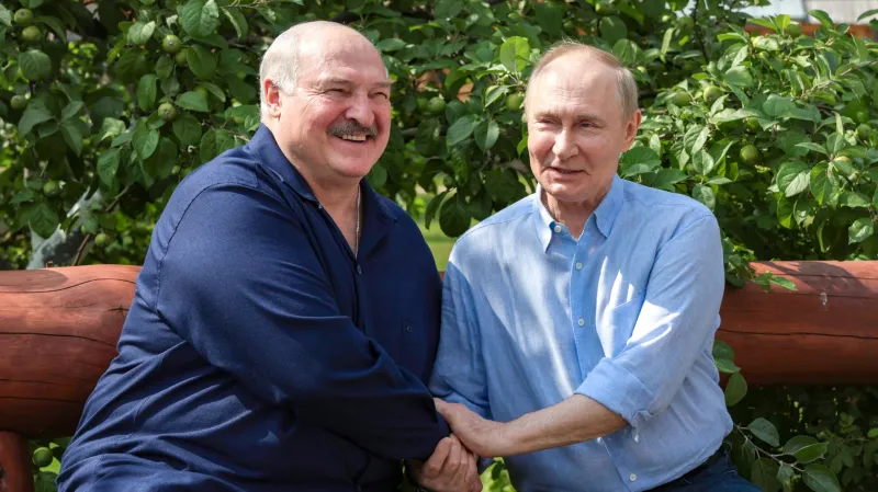 Alexandr Lukašenko s Vladimirem Putinem na návštěvě kláštera Valaam v ruské Karélii (1. srpna 2025)