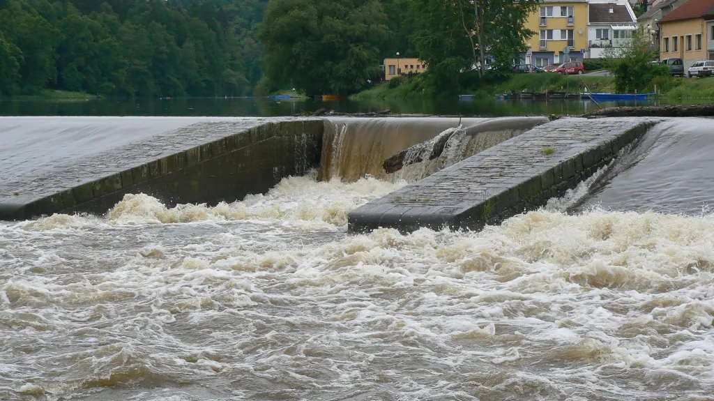 Otava v Písku se zvedla asi o 60 centimetrů proti normálu a už nestoupá - sobota dopoledne