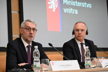Rakousko bude dál kontrolovat hranice, dopravu to nezdrží, řekl Metnar