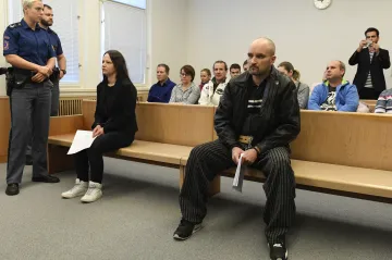 „Naprostá neúcta k lidskému životu.“ Za vraždu manželů potvrdil soud dvojici Slováků výjimečné tresty