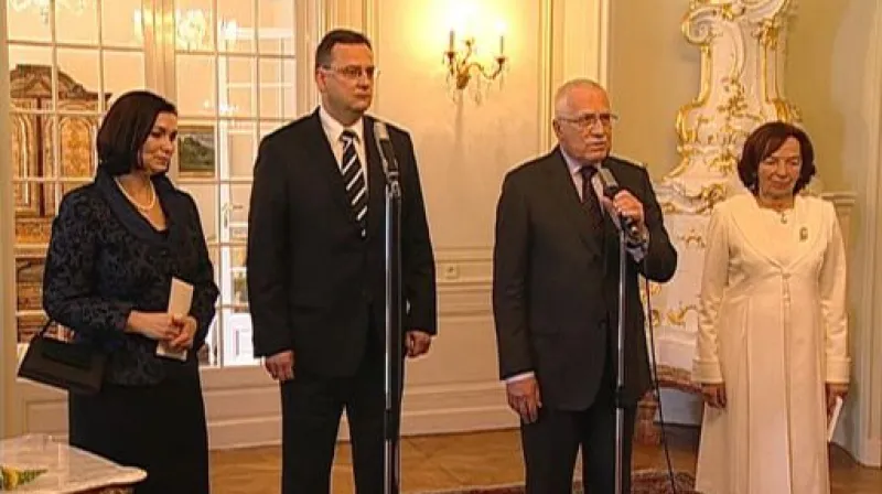 Brífink Vácava Klause a Petra Nečase po novoročním obědě