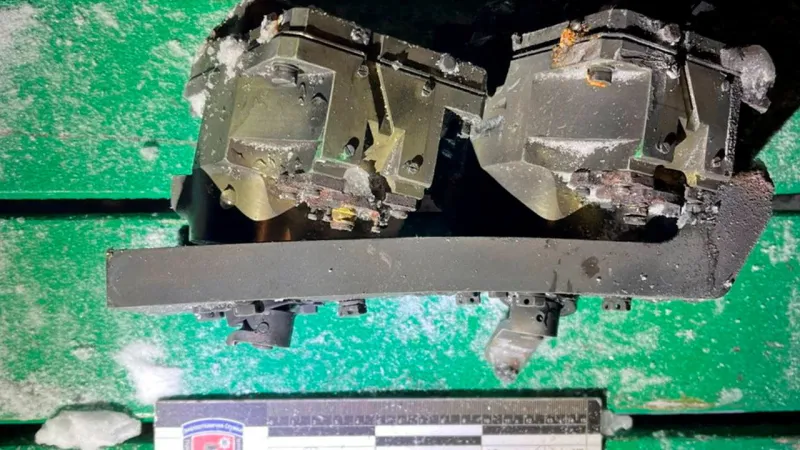 Snímek trosek ze střely Orešnik zveřejněný SBU