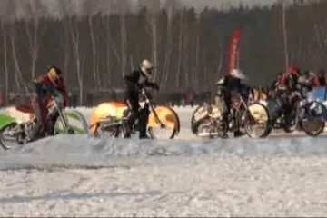 Závody družstev na ledové ploché dráze u Přelouče