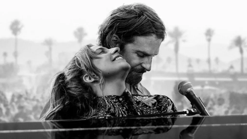 Lady Gaga a Bradley Cooper ve filmu Zrodila se hvězda