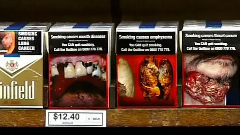 Fotografie následků kouření na krabičkách cigaret
