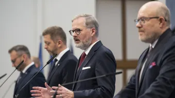 Vláda v demisi na brífinku po zasedání