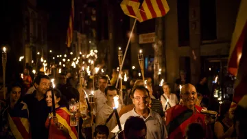 Procesí s pochodněmi vpředvečer národního katalánského svátku