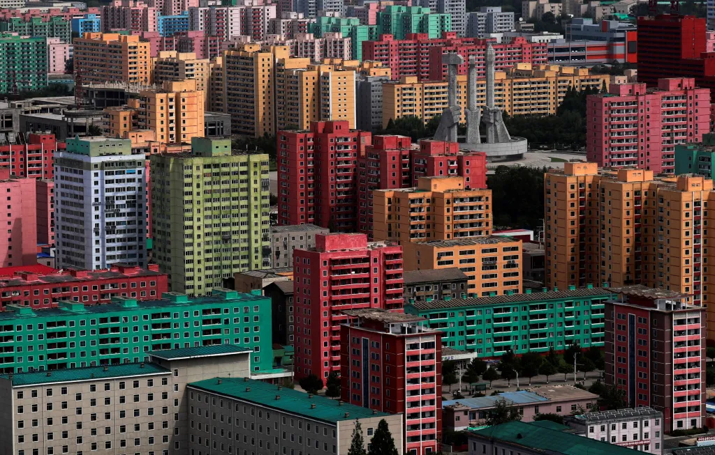 Vysoké obytné budovy severokorejského Pchjongjangu, 2018