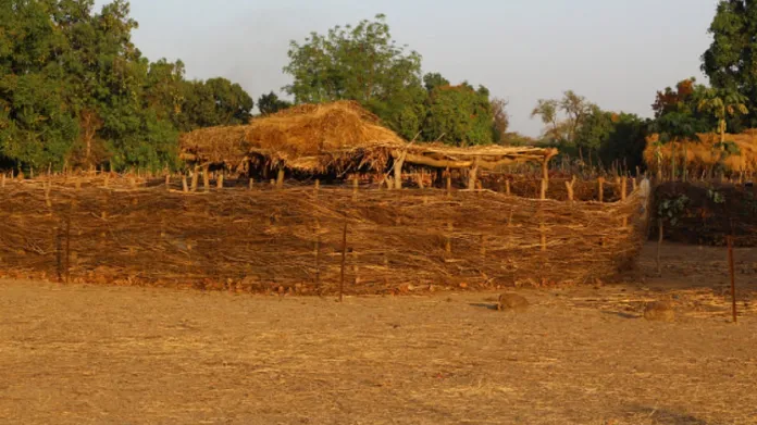 Vesnice Bourakebougou před objevem vodíku