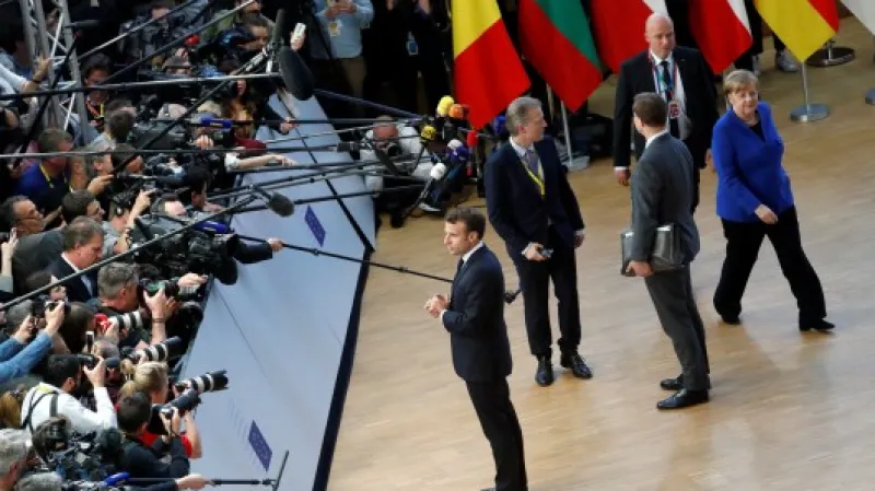 Francouzský prezident Emmanuel Macron na summitu v Bruselu Zdroj: REUTERS/Susana Vera