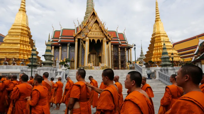 Thajci slaví 70. výročí panování Rámy IX.