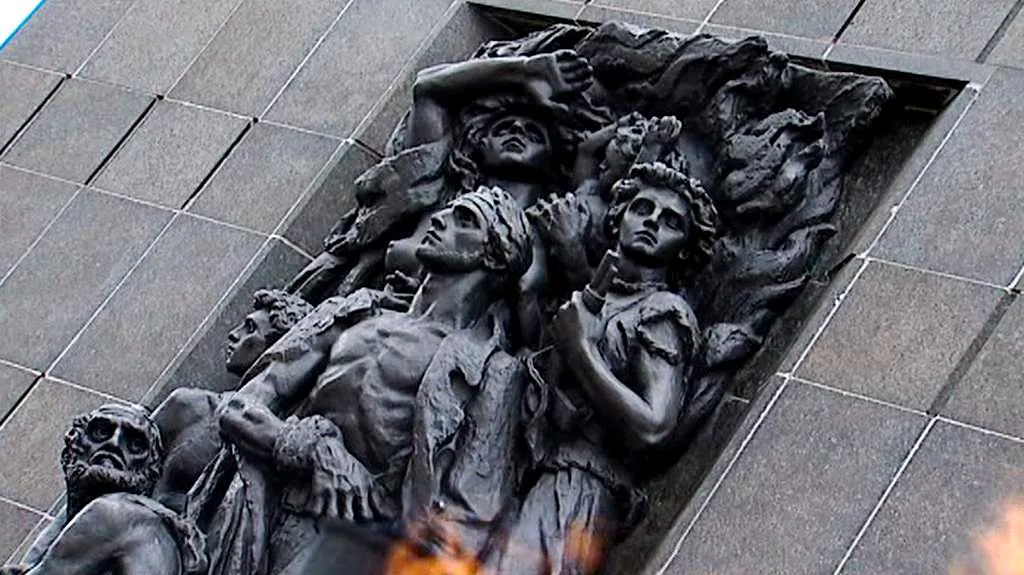 Památník hrdinů varšavského ghetta