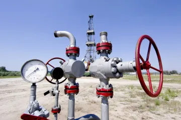 Dělníci poškodili na Berounsku plynové potrubí. Nejezdily kvůli tomu vlaky ve směru na Plzeň