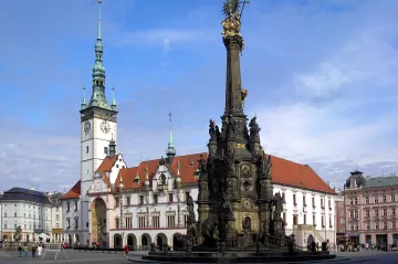 PŘEHLEDNĚ: Kam volat a kde hledat informace a pomoc ohledně koronaviru v Olomouckém kraji