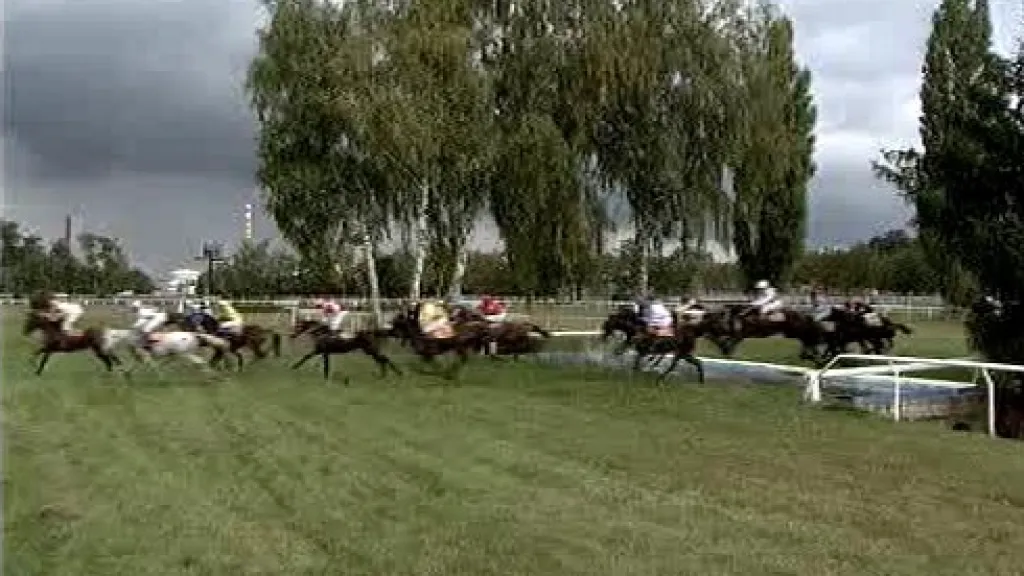 Jezdci na trati Velké pardubické