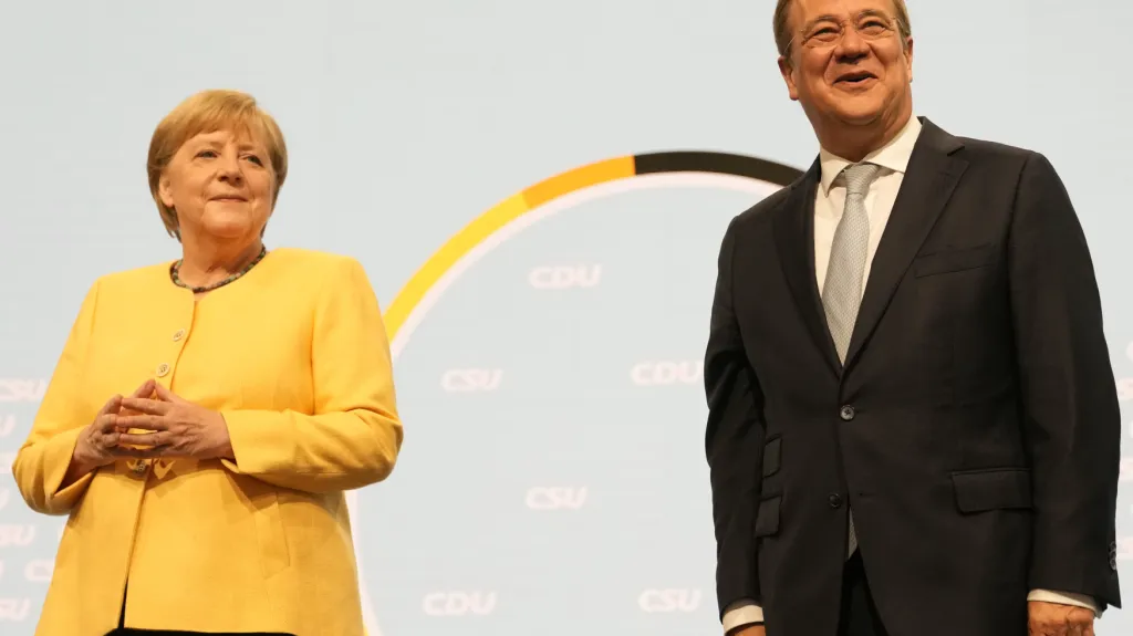 Angela Merkelová a Armin Laschet na předvolebním setkání v Berlíně