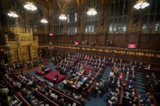 Sněmovna lordů schválila návrh zákona proti brexitu bez dohody