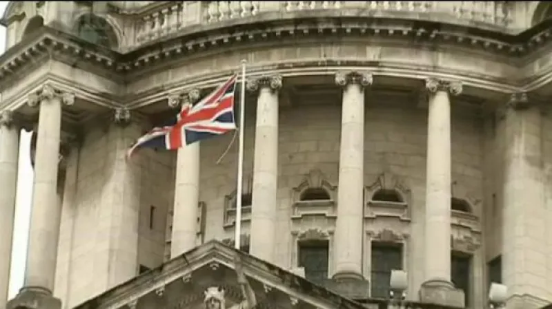V Belfastu pokračují tvrdé demonstrace