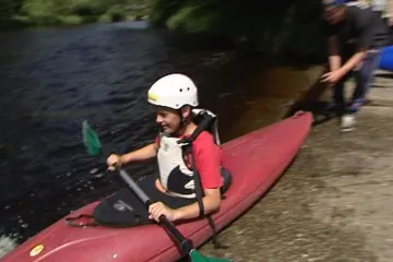 Lodě nesmějí na Vltavu ani Baťův kanál. „Nevěřil bych, že se voda může dostat tak nízko,“ říká ředitel 