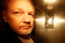 Assange se odmítá podvolit případnému vydání do USA. Jeho případ začal řešit londýnský soud
