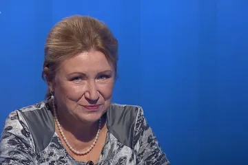 Zvyšovat teď platy státním zaměstnancům je nerozumné, myslí si ekonomka Zamrazilová