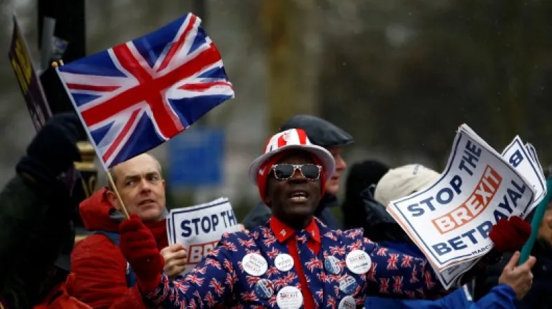 Úterní jednání poslanců o brexitu doprovází demontrace v ulicích Londýna.,  Autor: Henry Nicholls,  Zdroj: Reuters