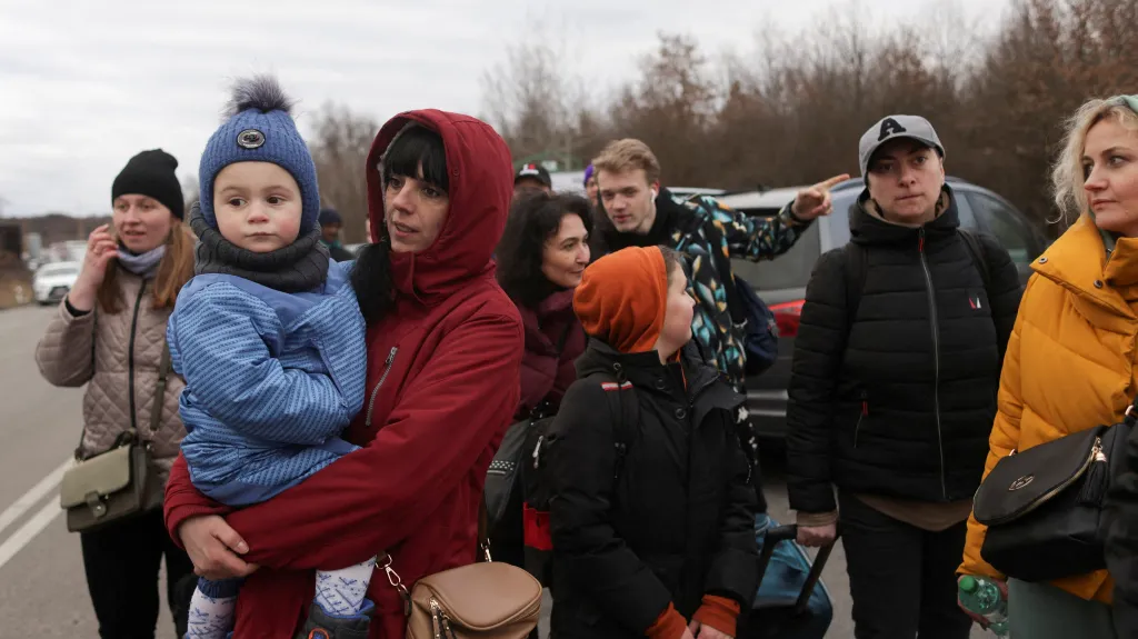 Ukrajinští uprchlíci na slovensko-ukrajinské hranici v obci Vyšné Nemecké