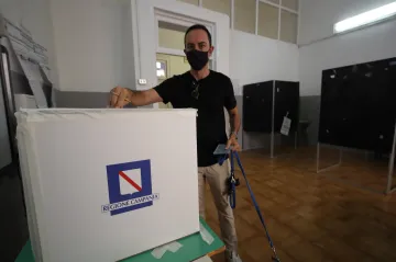 V italském parlamentu zasedne o 345 zákonodárců méně, rozhodlo referendum