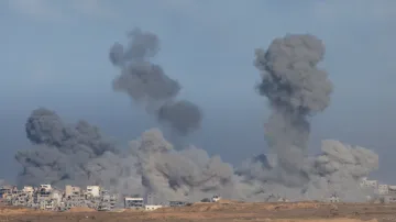 Zatímco v Egyptě pokračují rozhovory, Izrael nadále bombarduje Gazu, a to i přes výzvy Donalda Trumpa a tvrzení předních izraelských politiků o přerušení ofenzivy, 7. 10. 2025