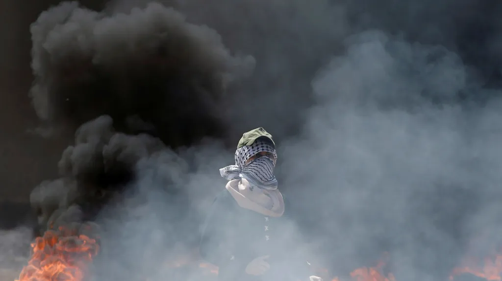 Palestinská demonstrantka v Pásmu Gazy
