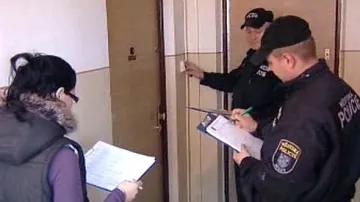 Policie při kontrole nájemníků
