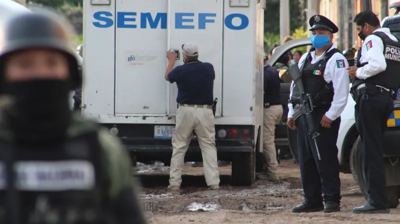 Vyšetřovatelé na místě střelby