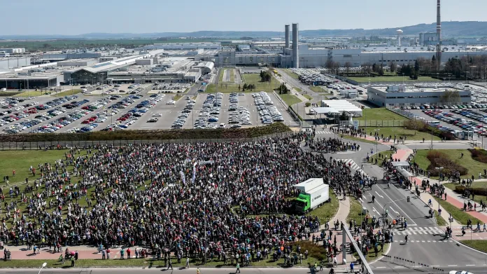 Zaměstnanci Škoda Auto demonstrovali za vyšší mzdy