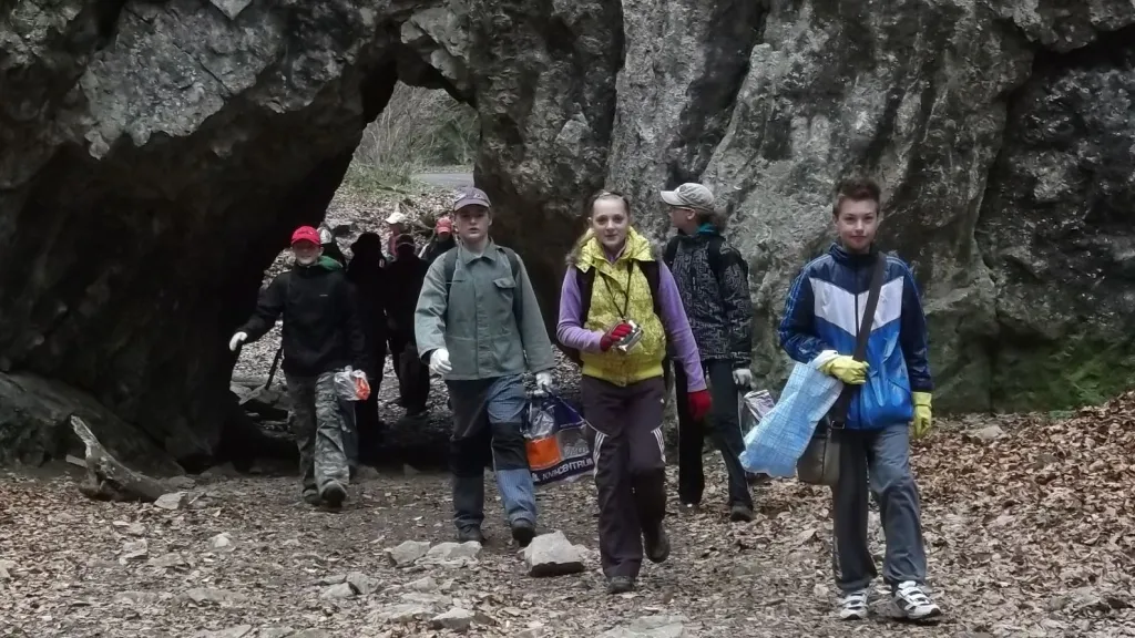 Děti vyrazily sbírat odpadky do Moravského krasu